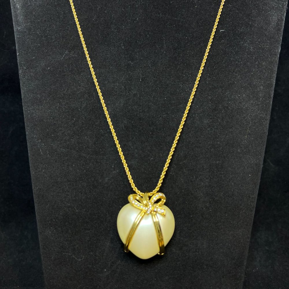 Joan Rivers Gold Tone Rope Chain Necklace W/Faux Pearl Heart Pendant (4204)